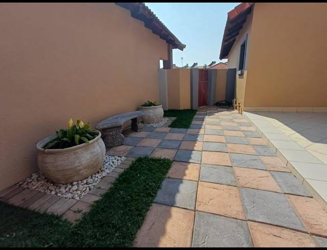 3 BEDROOM TOWNHOUSE FOR SALE IN BENDOR